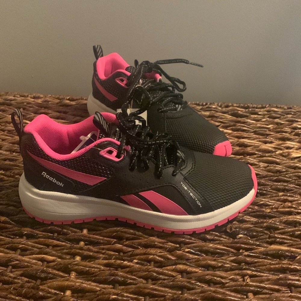 NWT girls Reebok size 3
